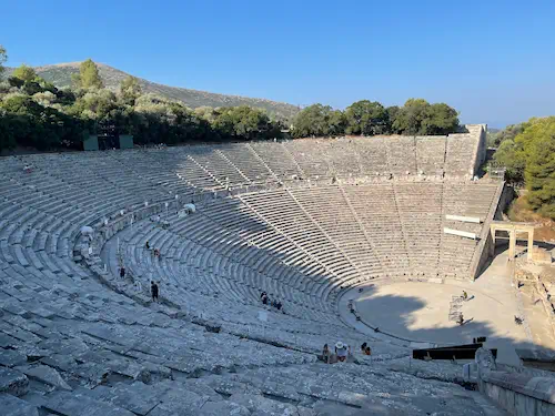 Théâtre antique d'Épidaure visité lors d'une croisière en voilier dans le golfe Saronique