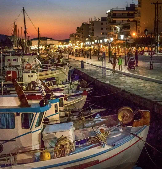 Port de Karystos en Eubée lors d'une croisière en voilier avec skipper en Grèce